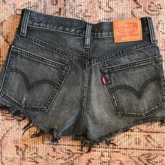 Black wash Levi’s 501 cut off short - Picture 2 of 3
